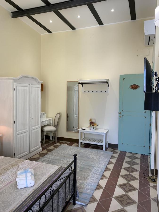 Piazza Fontana Luxury Bed & Breakfast กาลาตีนา ภายนอก รูปภาพ