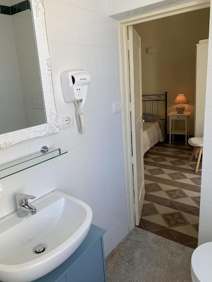 Piazza Fontana Luxury Bed & Breakfast กาลาตีนา ภายนอก รูปภาพ