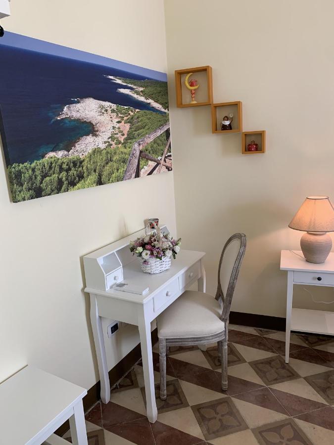 Piazza Fontana Luxury Bed & Breakfast กาลาตีนา ภายนอก รูปภาพ