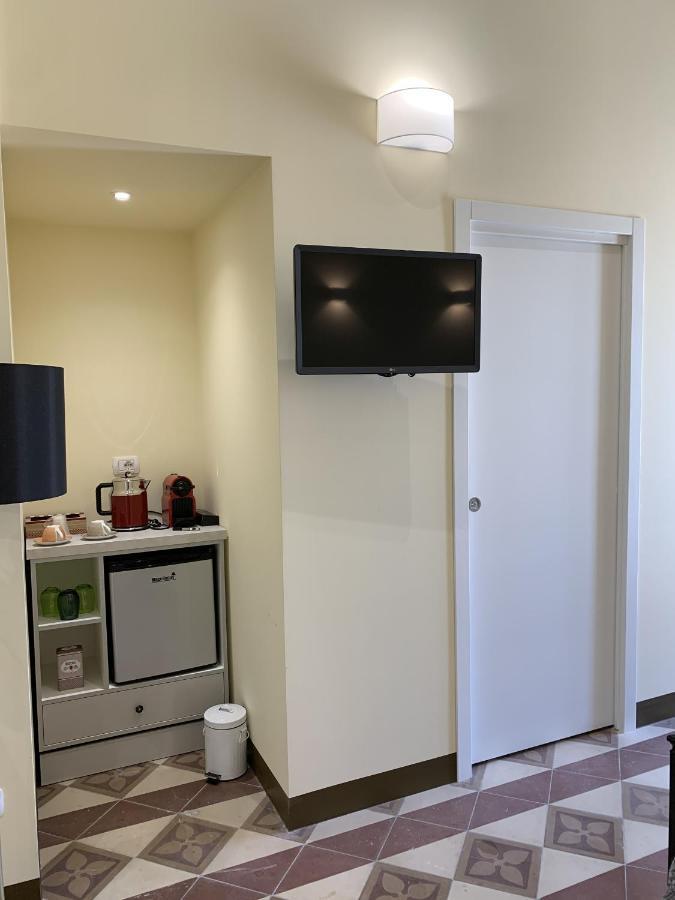 Piazza Fontana Luxury Bed & Breakfast กาลาตีนา ภายนอก รูปภาพ