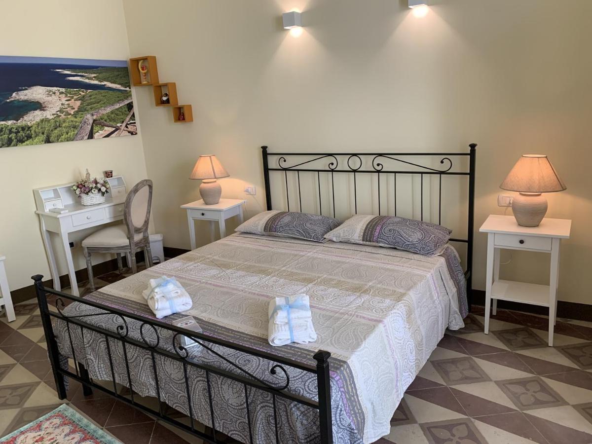 Piazza Fontana Luxury Bed & Breakfast กาลาตีนา ภายนอก รูปภาพ
