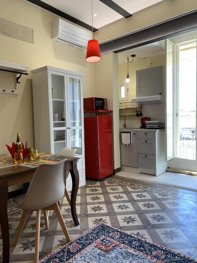 Piazza Fontana Luxury Bed & Breakfast กาลาตีนา ภายนอก รูปภาพ