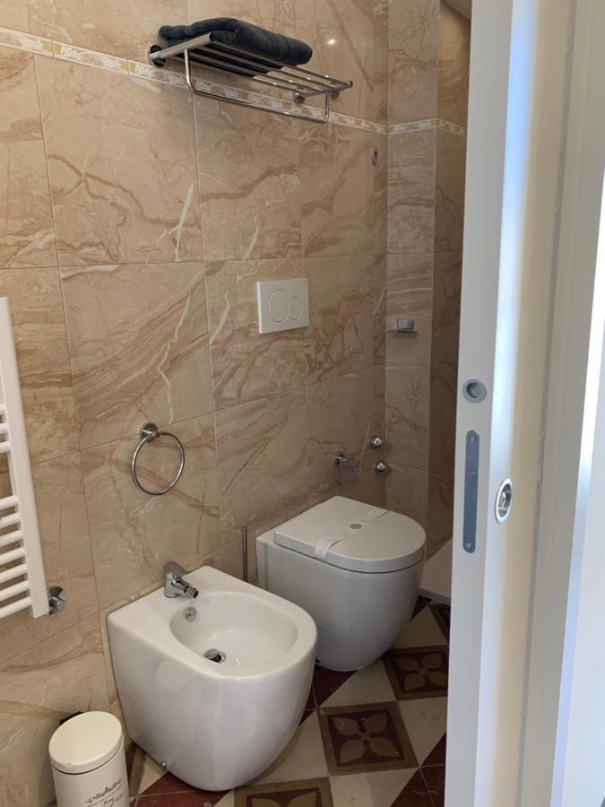 Piazza Fontana Luxury Bed & Breakfast กาลาตีนา ภายนอก รูปภาพ