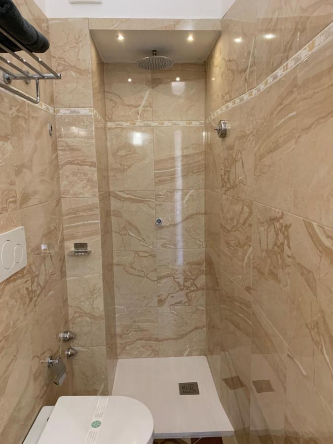 Piazza Fontana Luxury Bed & Breakfast กาลาตีนา ภายนอก รูปภาพ