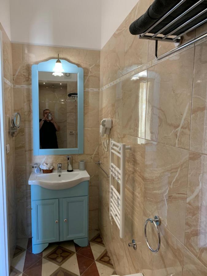 Piazza Fontana Luxury Bed & Breakfast กาลาตีนา ภายนอก รูปภาพ