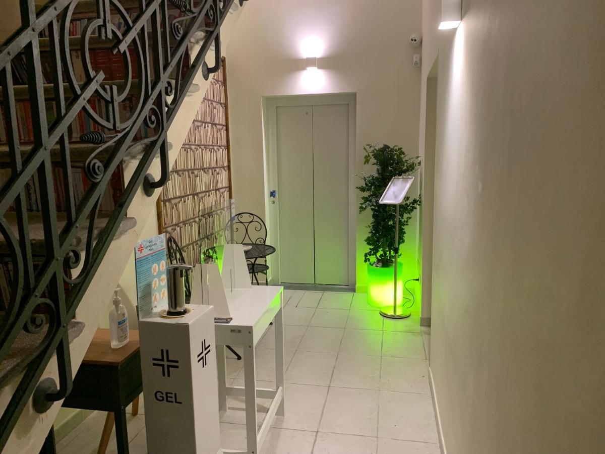 Piazza Fontana Luxury Bed & Breakfast กาลาตีนา ภายนอก รูปภาพ