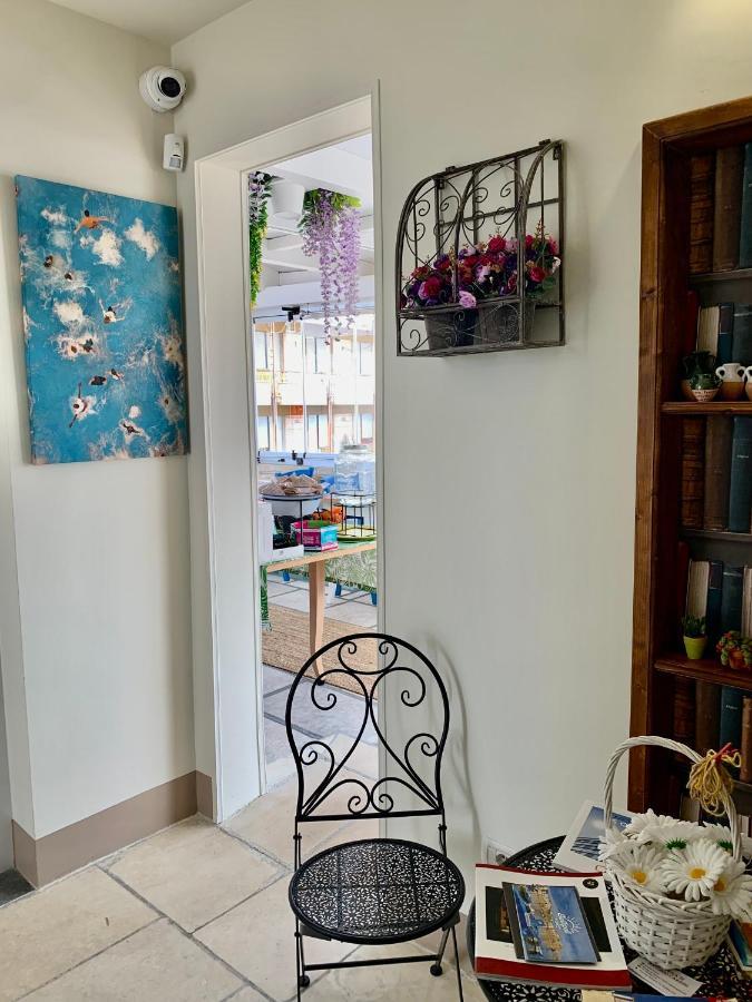 Piazza Fontana Luxury Bed & Breakfast กาลาตีนา ภายนอก รูปภาพ