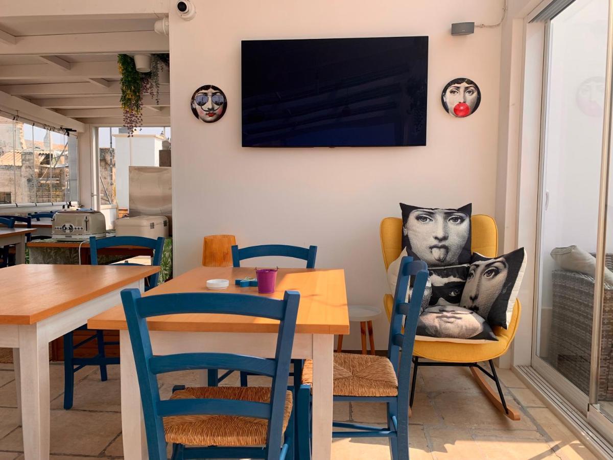 Piazza Fontana Luxury Bed & Breakfast กาลาตีนา ภายนอก รูปภาพ