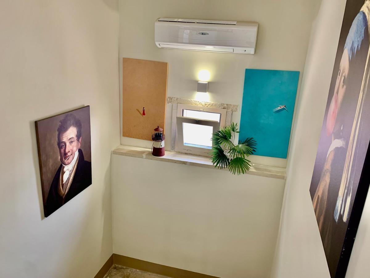 Piazza Fontana Luxury Bed & Breakfast กาลาตีนา ภายนอก รูปภาพ